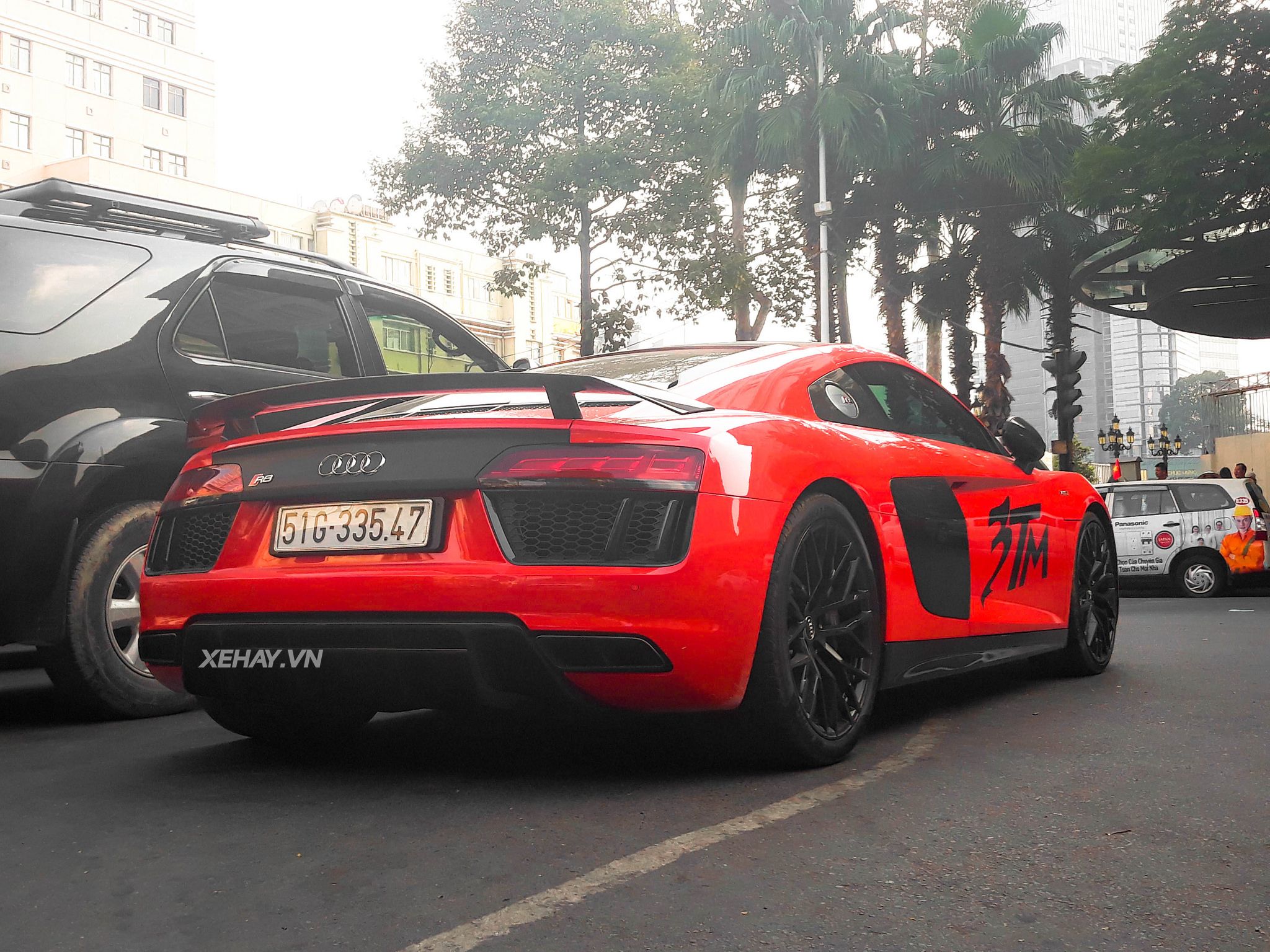 Bắt gặp Audi R8 V10 Plus của đại gia Sài Gòn trở lại màu đỏ nguyên bản đón Tết