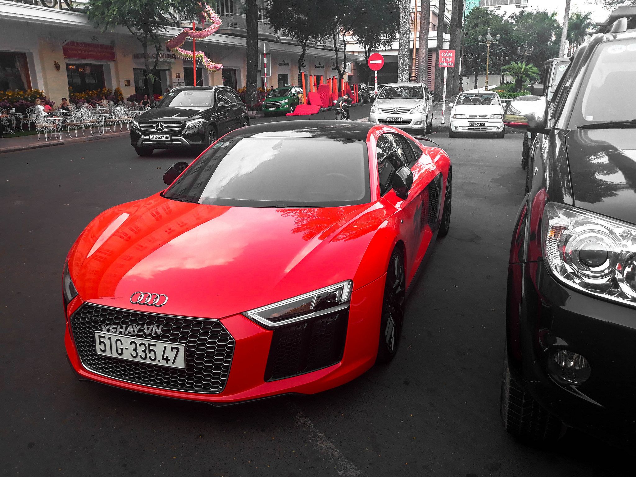 Bắt gặp Audi R8 V10 Plus của đại gia Sài Gòn trở lại màu đỏ nguyên bản đón Tết