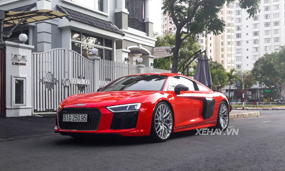 TP.HCM: Audi A8 V10 Plus và BMW M2 