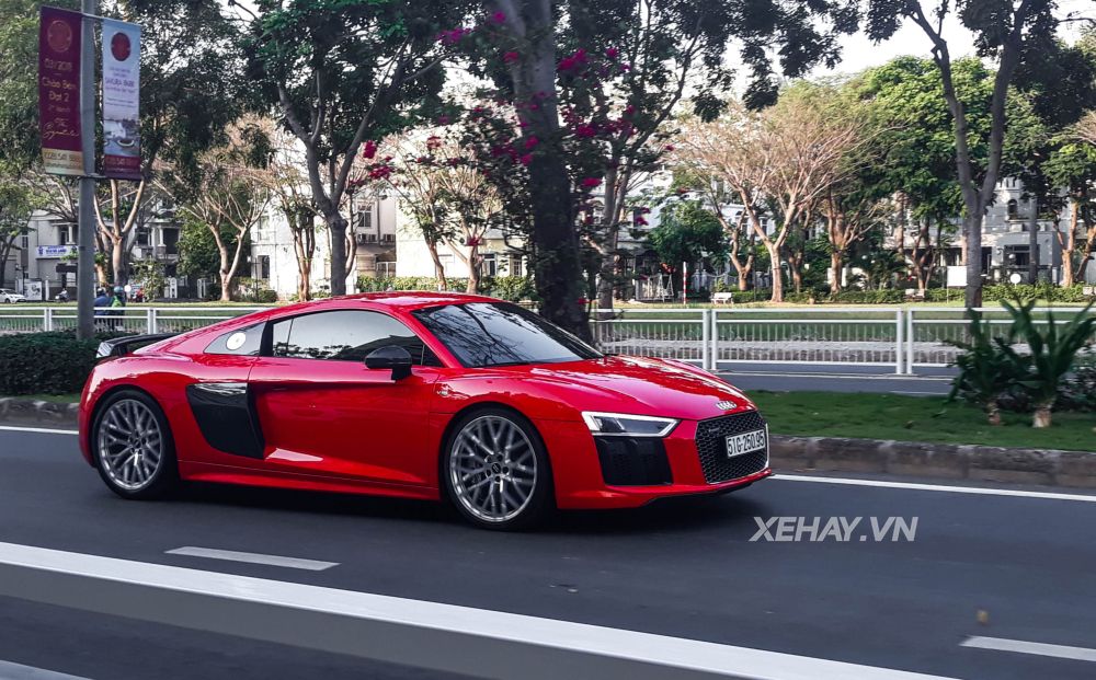 TP.HCM: Audi A8 V10 Plus và BMW M2 