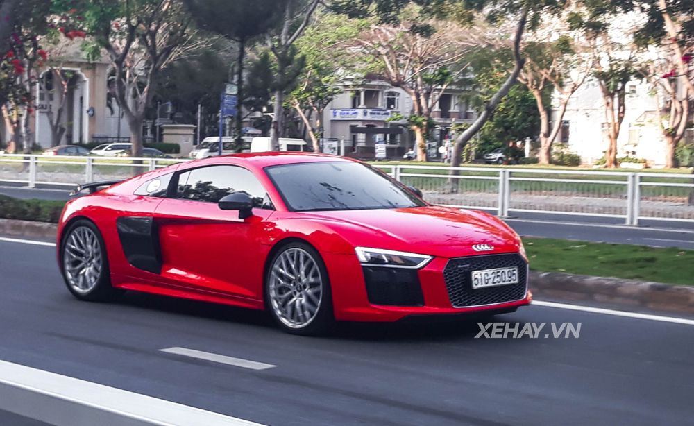 TP.HCM: Audi A8 V10 Plus và BMW M2 