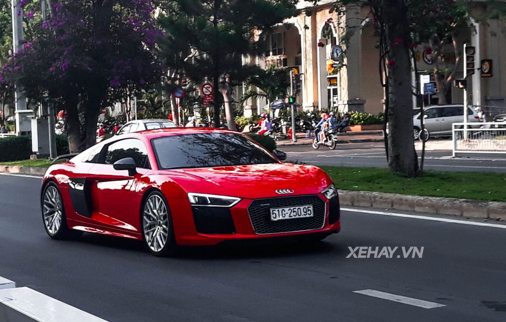 TP.HCM: Audi A8 V10 Plus và BMW M2 