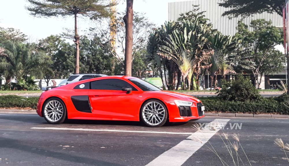 TP.HCM: Audi A8 V10 Plus và BMW M2 