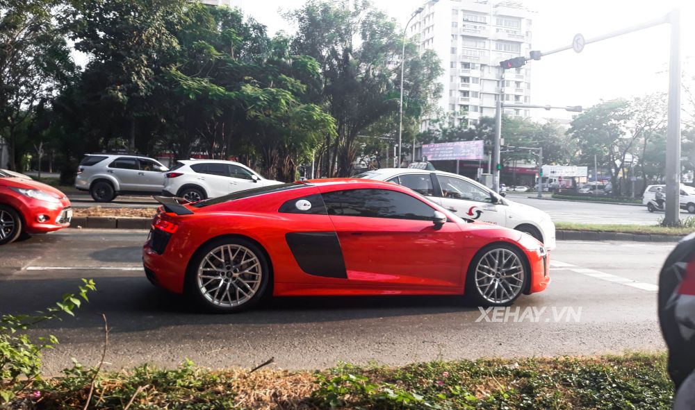 TP.HCM: Audi A8 V10 Plus và BMW M2 