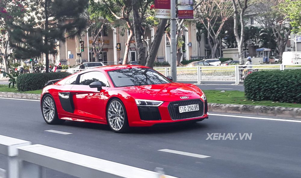 TP.HCM: Audi A8 V10 Plus và BMW M2 