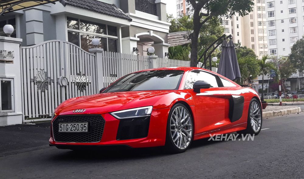 TP.HCM: Audi A8 V10 Plus và BMW M2 