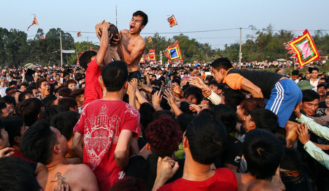 Ra giêng, buồn nản mùa lễ hội