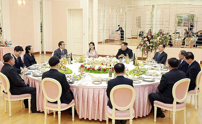 Cuộc gặp lịch sử giữa 2 miền Triều Tiên: Hướng tới thượng đỉnh liên Triều