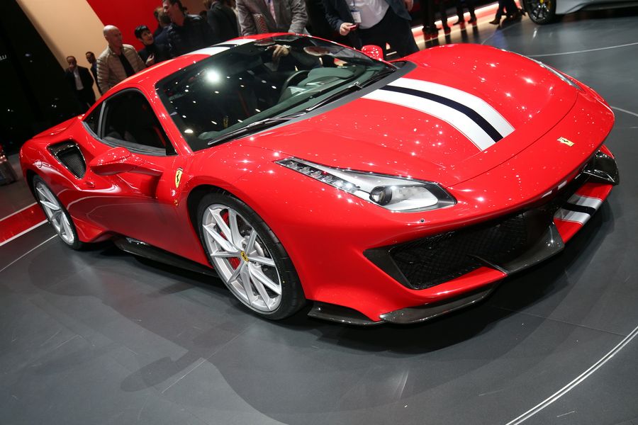 Siêu xe đỉnh cao của Ferrari - 488 Pista lần đầu lộ diện giữa chốn đông người