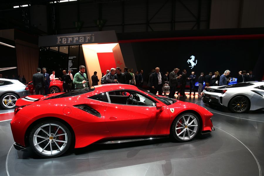Siêu xe đỉnh cao của Ferrari - 488 Pista lần đầu lộ diện giữa chốn đông người
