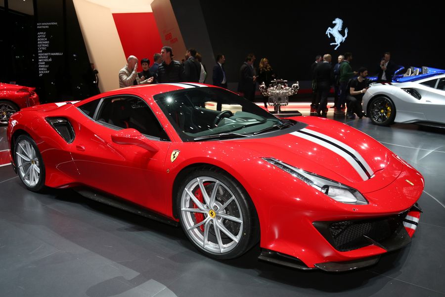 Siêu xe đỉnh cao của Ferrari - 488 Pista lần đầu lộ diện giữa chốn đông người