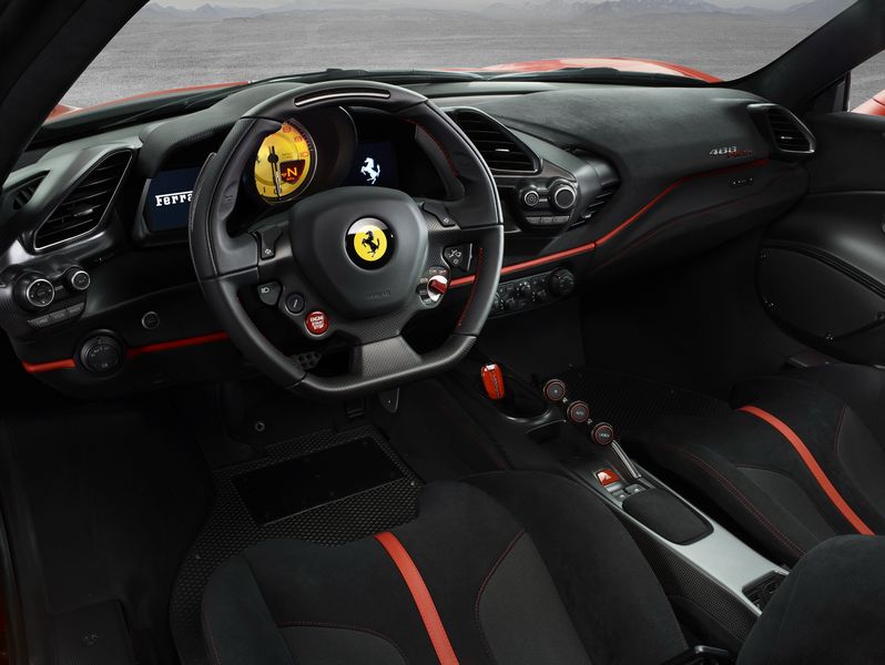 Siêu xe đỉnh cao của Ferrari - 488 Pista lần đầu lộ diện giữa chốn đông người