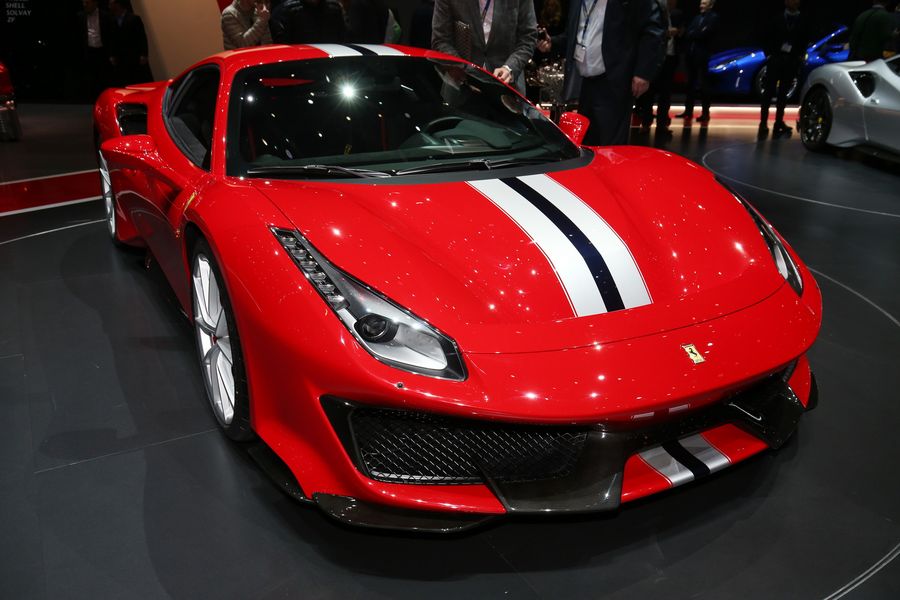 Siêu xe đỉnh cao của Ferrari - 488 Pista lần đầu lộ diện giữa chốn đông người