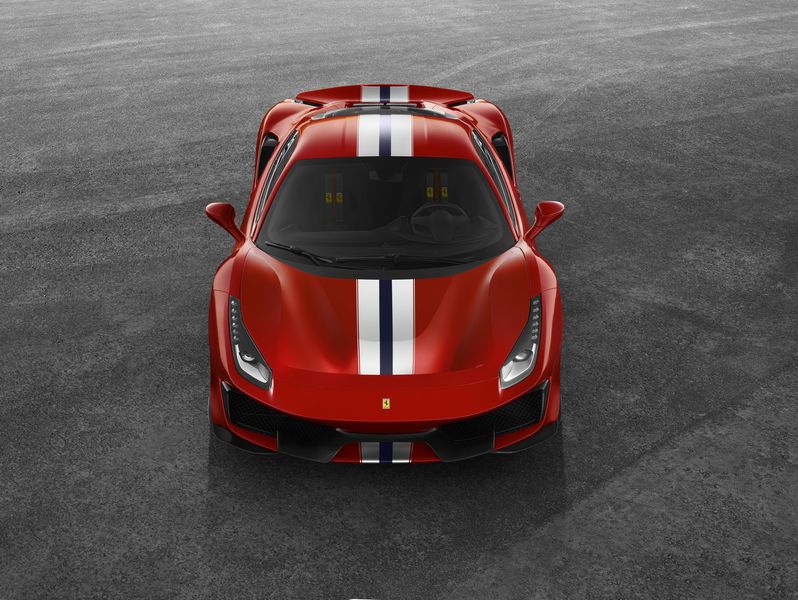Siêu xe đỉnh cao của Ferrari - 488 Pista lần đầu lộ diện giữa chốn đông người