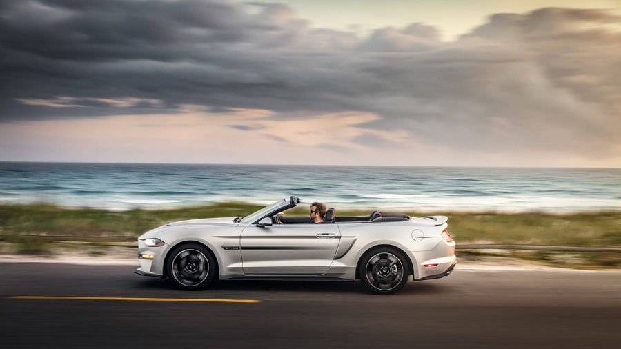 Ford giới thiệu phiên bản mui trần Mustang California Special