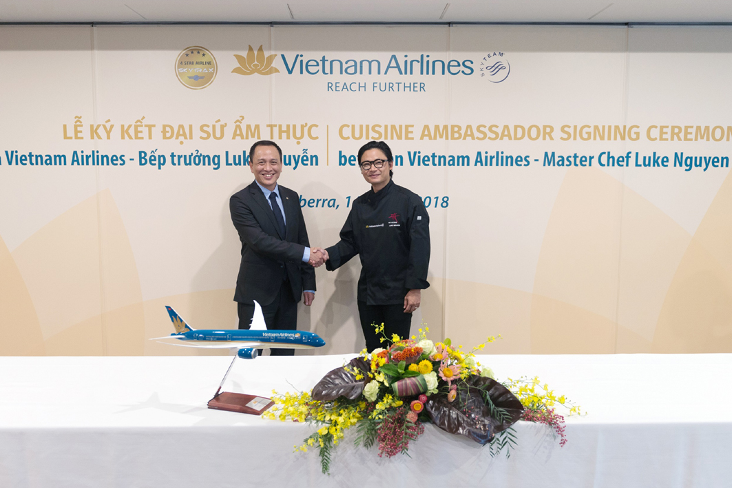 Vietnam Airlines công bố Đại sứ Ẩm thực Toàn cầu Luke Nguyễn, cùng tạo bước tiến nâng tầm ẩm thực Việt