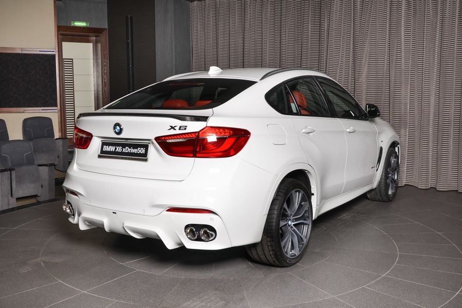 Ngắm BMW X6 trắng cuốn hút với bộ kit M Performance và ống xả tùy chỉnh