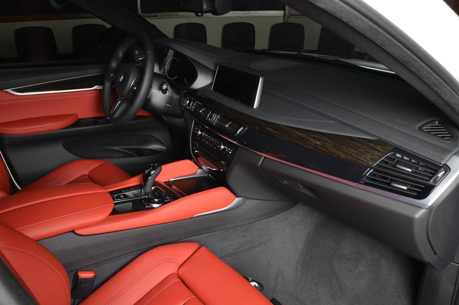 Ngắm BMW X6 trắng cuốn hút với bộ kit M Performance và ống xả tùy chỉnh