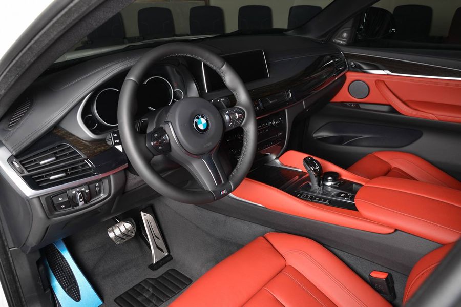 Ngắm BMW X6 trắng cuốn hút với bộ kit M Performance và ống xả tùy chỉnh
