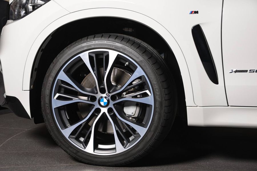 Ngắm BMW X6 trắng cuốn hút với bộ kit M Performance và ống xả tùy chỉnh