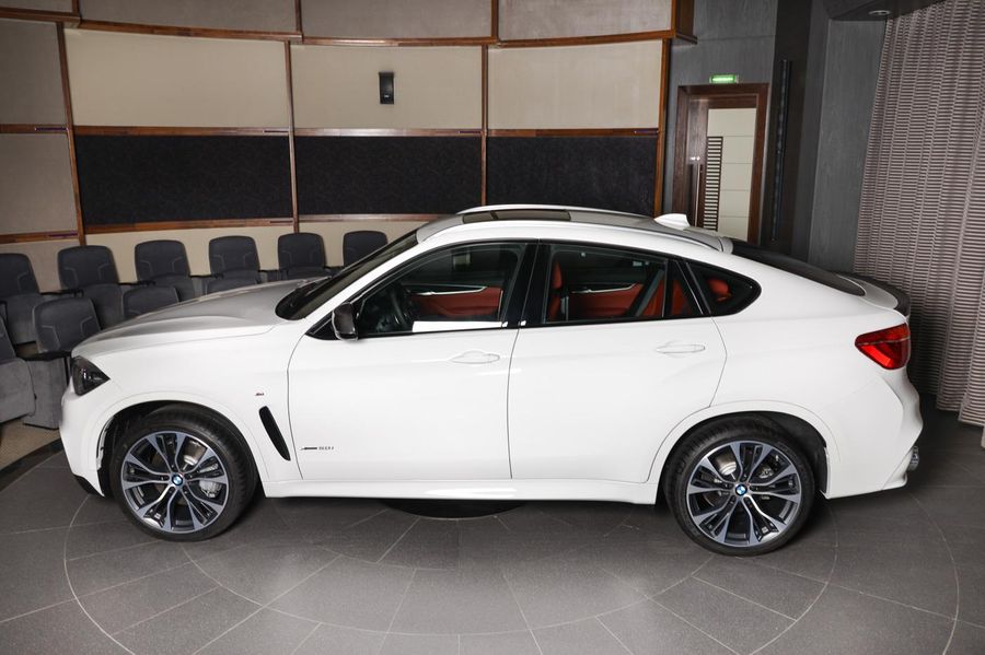 Ngắm BMW X6 trắng cuốn hút với bộ kit M Performance và ống xả tùy chỉnh