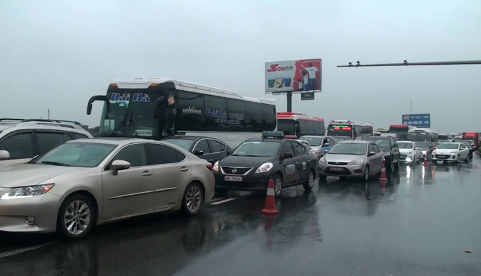 Xe cứu hỏa va chạm với xe khách trên cao tốc Pháp Vân – Cầu Giẽ khiến nhiều người thương vong