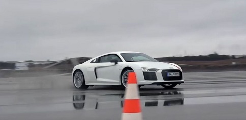 [VIDEO] Xem siêu xe Audi R8 dẫn động cầu sau trổ tài Drift