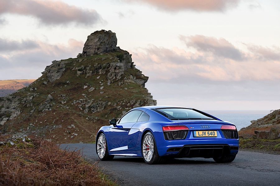 [VIDEO] Xem siêu xe Audi R8 dẫn động cầu sau trổ tài Drift