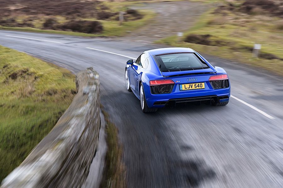 [VIDEO] Xem siêu xe Audi R8 dẫn động cầu sau trổ tài Drift