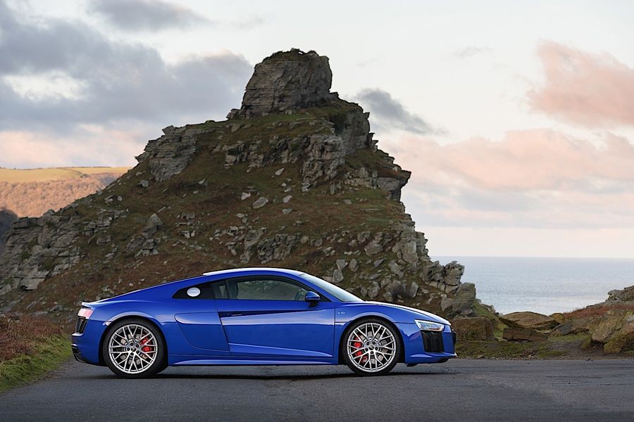 [VIDEO] Xem siêu xe Audi R8 dẫn động cầu sau trổ tài Drift