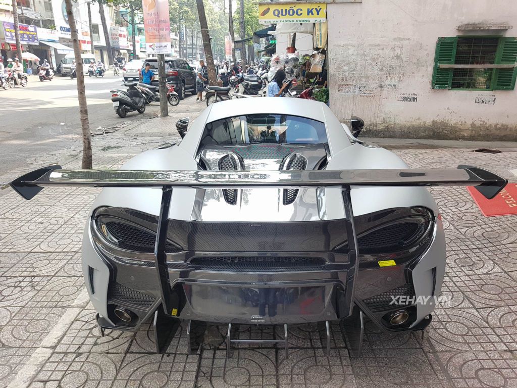 Gặp McLaren 570S độ Vorsteiner độc nhất Việt Nam nằm 