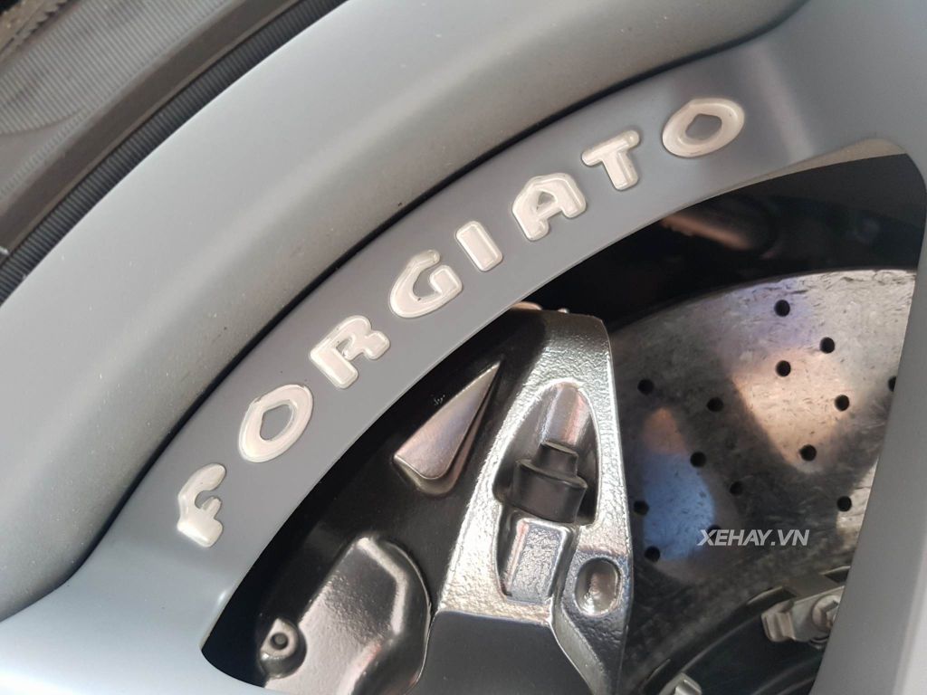 Gặp McLaren 570S độ Vorsteiner độc nhất Việt Nam nằm 