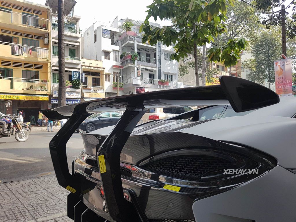 Gặp McLaren 570S độ Vorsteiner độc nhất Việt Nam nằm 