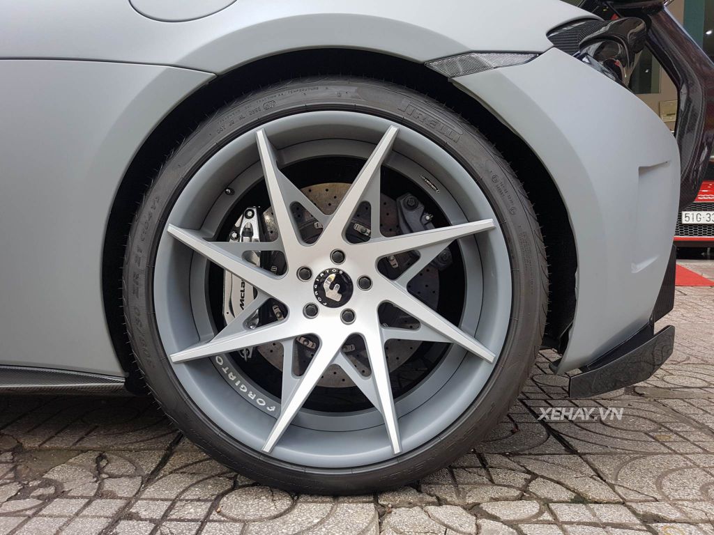 Gặp McLaren 570S độ Vorsteiner độc nhất Việt Nam nằm 