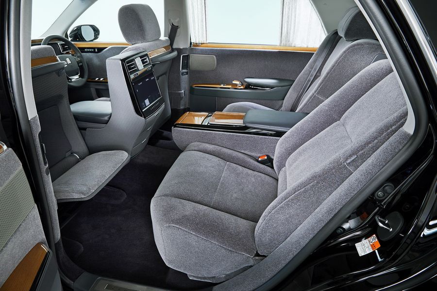 Toyota Century 2018 - biểu tượng xe sang hàng đầu tại Nhật Bản