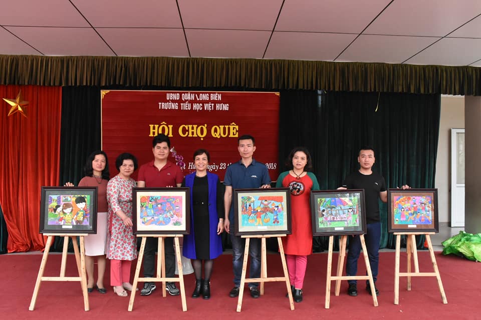 Học sinh hào hứng với Hội chợ truyền thống