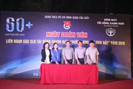 Thanh niên quận Cầu Giấy hưởng ứng Giờ trái đất 2018