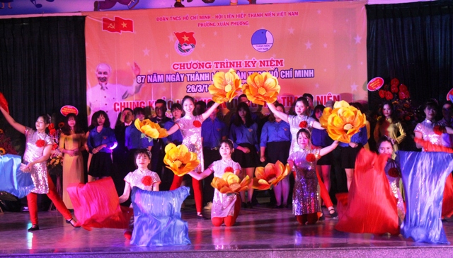 Tuổi trẻ phường Xuân Phương hát mừng sinh nhật Đoàn