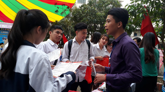 Tư vấn hướng nghiệp cho hơn 1000 học sinh THPT quận Hoàng Mai