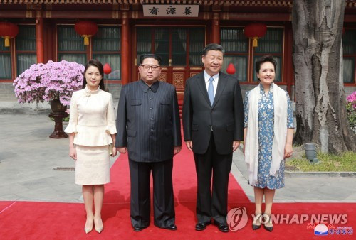 Gu thời trang của vợ ông Kim Jong-un gây ấn tượng mạnh tại Trung Quốc