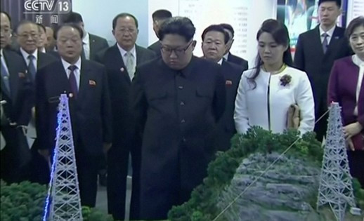 Gu thời trang của vợ ông Kim Jong-un gây ấn tượng mạnh tại Trung Quốc