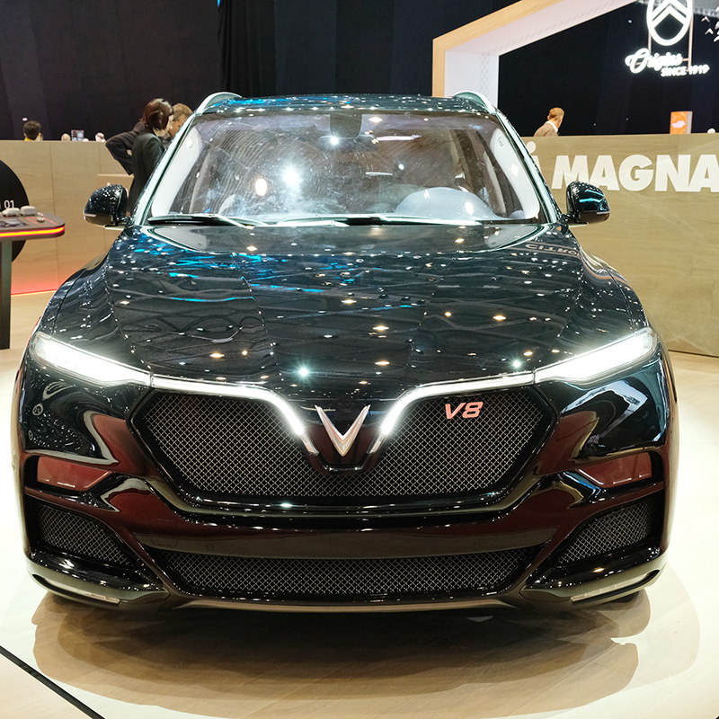 Phiên bản đặc biệt VinFast Lux V8 được nâng cấp cả về thiết kế nội ngoại thất, bên cạnh động cơ V8 6,2 lít mạnh mẽ.
