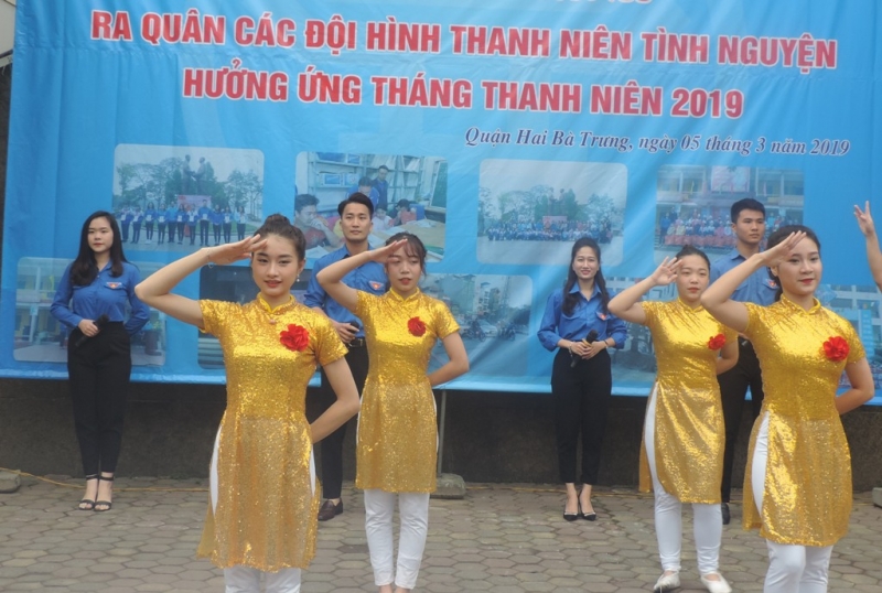 Tiết mục văn nghệ tại lễ ra quân