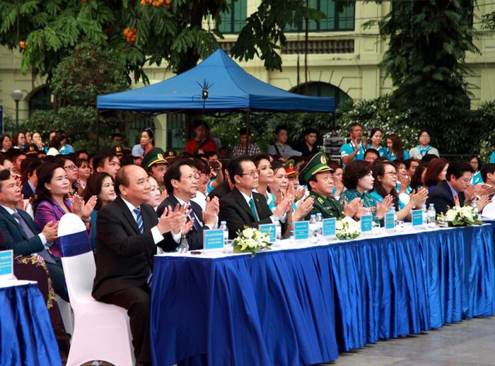 Thủ tướng Nguyễn Xuân Phúc và các đại biểu dự lễ phát động.