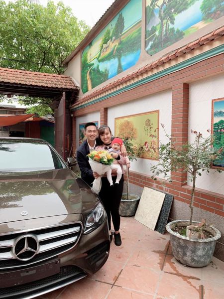 Chồng soái ca lại xuất hiện dịp 8/3: Tặng vợ Mercedes E300 AMG trị giá 2,5 tỷ VNĐ