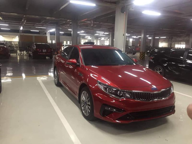 Kia Optima nâng cấp mới đã về tới đại lý, xe không có nhiều thay đổi