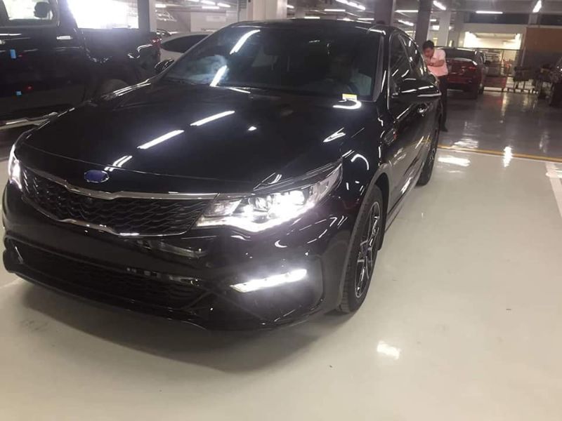 Kia Optima nâng cấp mới đã về tới đại lý, xe không có nhiều thay đổi