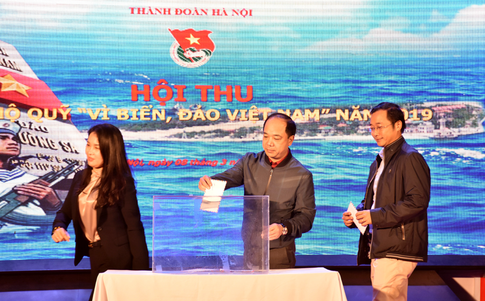 Đồng chí Nguyễn Mạnh Hưng, Tổng biên tập Báo Tuổi trẻ Thủ đô trực tiếp ủng hộ Qũy