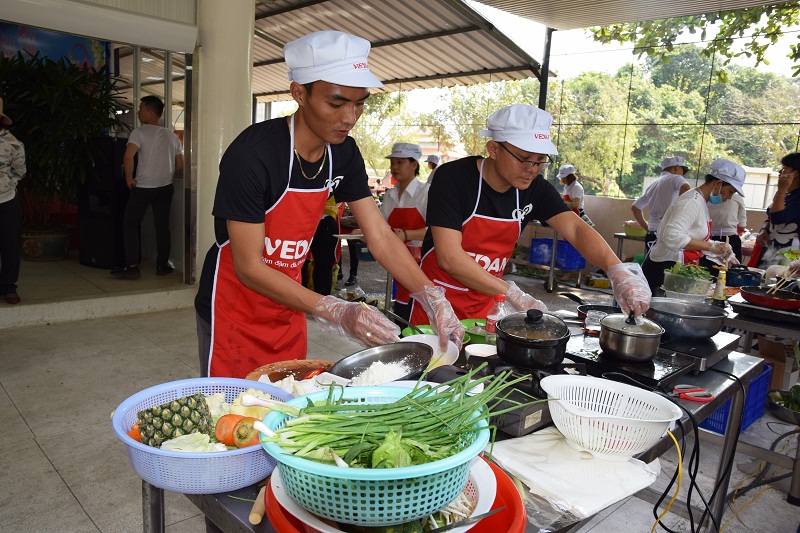 Đàn ông cũng có thể nấu ăn.