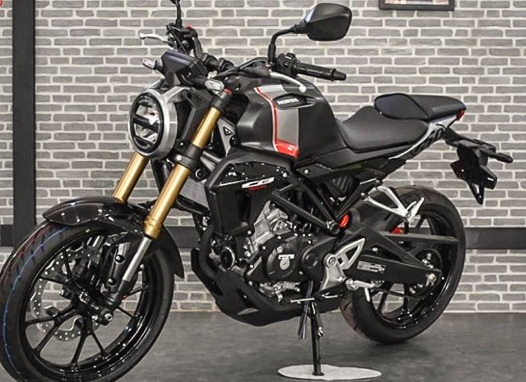  Tổng thể xe phiên bản 2019 được tạo điểm nhấn nhờ bộ tem sọc bản lớn